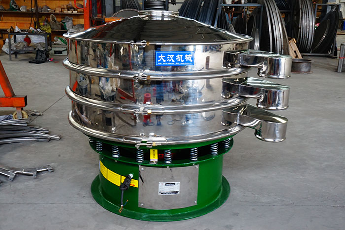 1500型振動篩主要采用的是不銹鋼材質+碳鋼材質所制成的。