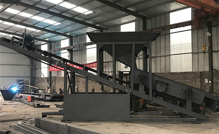 振動(dòng)篩沙機(jī)產(chǎn)品概述：該產(chǎn)品比較適合河道篩沙，沙場篩沙，篩分效率高，經(jīng)久耐用，不易損壞。