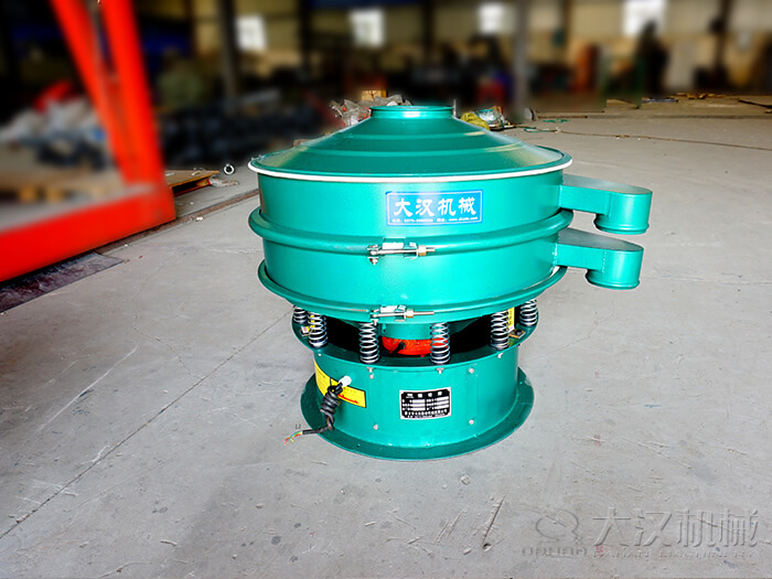 圓形振動篩采用碳鋼材質(zhì)價格便宜,使用便利,篩分效果好。