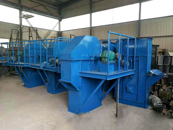 TD斗式提升機產品概述：屬于向上式的料斗式的垂直運動，能夠完成較高距離的提升。